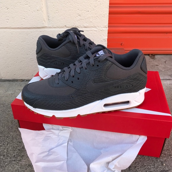 NIKE WOMENS AUTHENTIC AIR MAX Sz 9 New - Picture 2 of 6